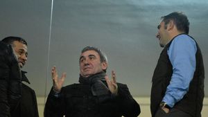 Gică Hagi îl pune pe gânduri pe Alexandru Maxim:** "Vrei să crești? Ai nevoie de Steaua!"