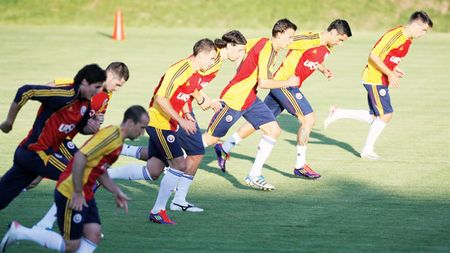 Maraton tactic detaliat!** Pițurcă le-a arătat elevilor săi până și cum trebuie SĂ‚ SARĂ‚ LA CAP în fața francezilor