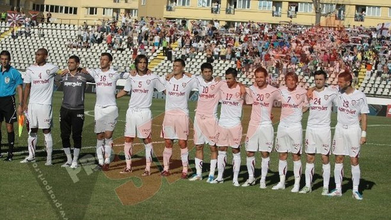 Rapidiștii au "luat foc" după egalul cu Brașovul:** "Cineva nu ne vrea în lupta pentru titlu! Jucăm și împotriva acestor murdării"