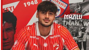Adrian Mazilu, prezentat oficial la Dinamo. Pe ce perioadă a semnat contractul și ce număr va avea pe tricou mijlocașul format de Gică Hagi