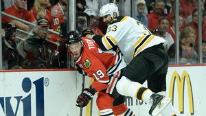 Boston Bruins a învins Chicago Blackhawks, scor 2-1, în finala NHL