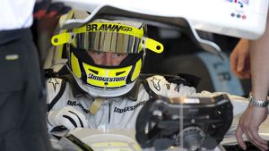 15 dintr-o lovitură!**Jenson Button a acceptat reducerea salariului cu 83%!