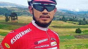 Un rutier din țara lui Higuita face show în Turul României: columbianul Torres scrie poezii și pictează. "Iubesc Sibiul! Amintirile din România le voi folosi în picturile mele"