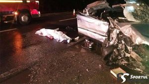 Tragedie în Sălaj. Un tânăr jucător de fotbal a decedat în urma unui accident rutier cumplit. A petrecut toată noaptea după un meci și a intrat cu mașina într-un tir parcat