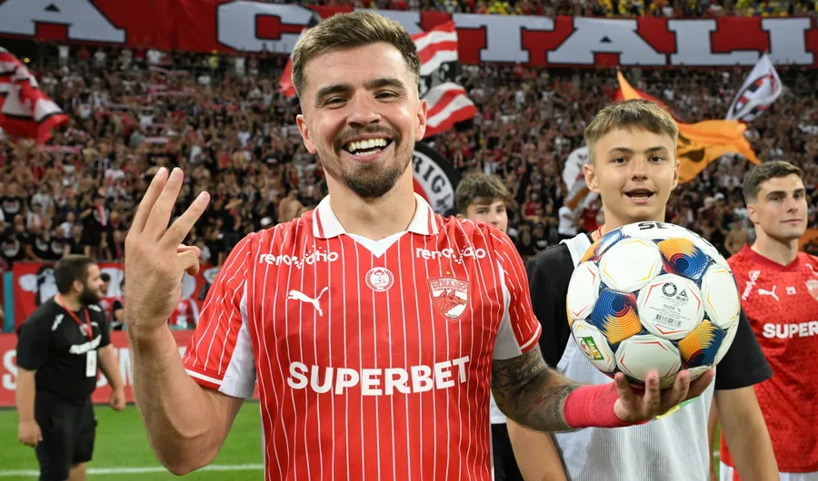 winger-pentru-istorie-ce-fotbalisti-au-concurat-echipa-sezonului-benzile-atacului-de-la-ce-club-provin-castigatorii
