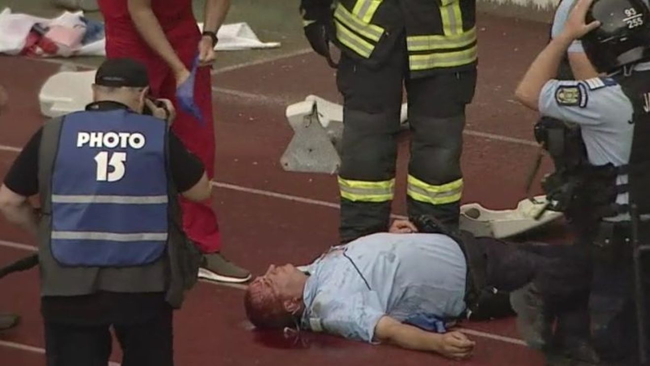 A fost prins cel care l-a lovit cu scaunul în cap pe jandarmul de la U Cluj - Hermannstadt! E anchetat pentru infracțiunea de tentativă de omor | VIDEO 