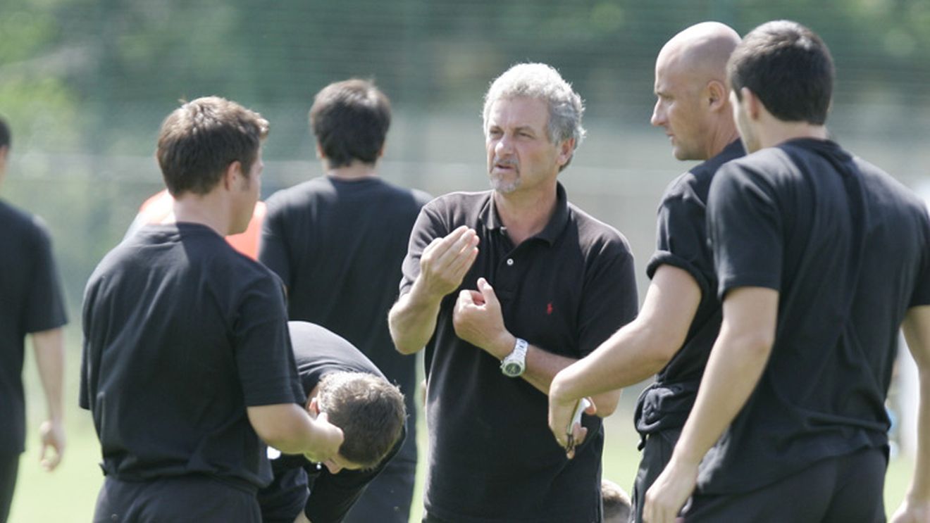 "U" vs CFR** "Noi suntem cei mai puternici"/"Vă întrecem"