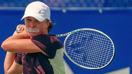 Iga Swiatek explică metoda controversată de antrenament pe care o folosește! De ce se pregătește cu bandă lipită pe gură: „Uneori nici eu nu înțeleg tot ce îmi cer ei”