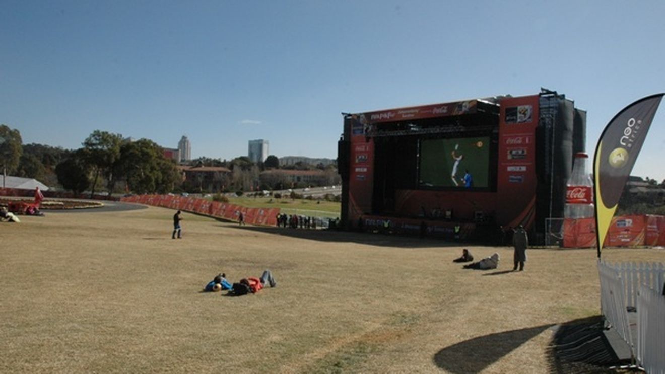 Fan fest fără fani!
