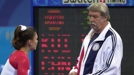 Bela Karoly, acuzat de agresiune sexuală de o gimnastă importantă a României: „Mă aducea în fața oglinzii, mă atingea pe sâni și pe fund, spunându-mi că nu mă va plăcea niciun bărbat”