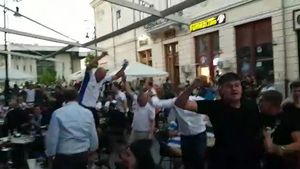 Reacția explozivă a fanilor Craiovei, după golul marcat de Dan Nistor în meciul cu CFR! Ce s-a întâmplat în centrul orașului | VIDEO