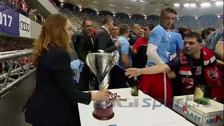 Asta chiar nu s-a mai văzut până acum! Cine a decernat trofeul Cupei Ligii: 
dinamoviștii au rămas surprinși | FOTO
