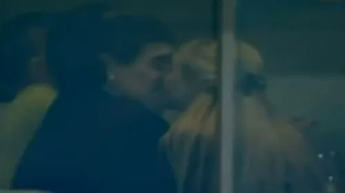 VIDEO: Maradona, așa cum probabil nu l-ai văzut niciodată!** Paparazzii și-au frecat mâinile de bucurie :)