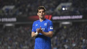 Ianis Hagi, luat în colimator de antrenorul său: „Chiar dacă ți se termină contractul, joci pentru viitorul tău”