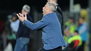 Unde sunt banii încasați de Astra? Șumi: "Ne întrebăm și noi!" VIDEO Reacția care trădează relația rece cu patronul Ioan Niculae