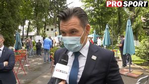 Ionuț Stroe, așa cum nu l-ai mai văzut niciodată! Ministrul sportului a cântat imnul Craiovei și visează la titlu după aproape 30 de ani | VIDEO EXCLUSIV