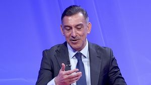 Ilie Dumitrescu, dat pe spate de noua „tripletă de aur” din Giulești: „Transfer extraordinar!”