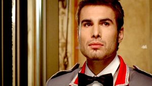 VIDEO** Nadia vânzătoare, Doroftei mecanic auto și Mutu majordom!