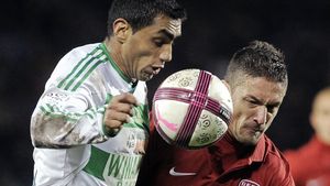 Bonus pentru Nicoliță!** Saint-Etienne îi mărește salariul ca să nu plece în Anglia: "Au de unde să dea!" Cât va câștiga Bănel din noul sezon