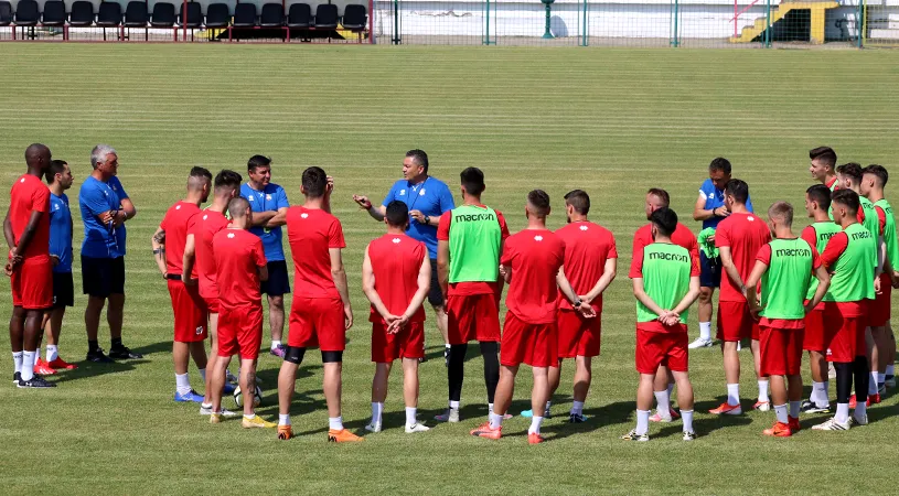 Ilie Stan a dat start antrenamentelor la SCM Gloria Buzău.** Ultima noutate vine de la Snagov, iar următoarele ținte sunt de la Viitorul. 16 jucători,anunțați pe WhatsApp că nu mai sunt doriți