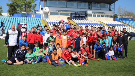 De Paști, liber la distracție pentru "oțelari". Jucătorii au ciocnit ouă cu suporterii