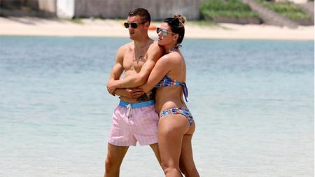 FOTO | Omul plajei. Jamie Vardy și soția sa profită din plin de soarele din Dubai