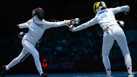 Fetele își încrucișează spadele la Paris