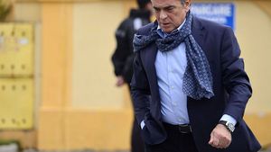 Ioan Neculaie, fostul finanțator de la FC Brașov, a fost condamnat la doi ani de închisoare cu executare. A primit pedeapsa pentru că a tras cu o armă de foc în cauciurile propriei mașini
