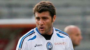 Bobo Vieri, insultat la prezentarea oficială