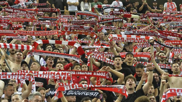 Serviciu? Școală? Dinamo este peste toate! Povestea superbă a unui „câine” de 60 de ani: „L-am înmormântat pe tata și peste nouă zile am fost pe stadion”. VIDEO