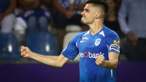 Gheorghe Hagi, SMS în direct la TV, după penalty-ul ratat de Ianis! Ilie Dumitrescu a dezvăluit ce i-a transmis „Regele”: „Îmi pare rău!”