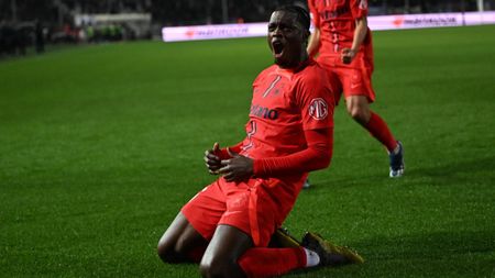 Surpriză de proporții: Joyskim Dawa, așteptat în Belgia! Cu cine ar putea semna fundașul de la FCSB