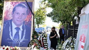Zeci de coroane depuse în memoria lui Ivan Patzaichin, la Clubul Sportiv Dinamo! Personalități importante au venit să-și ia rămas bun de la marele campion | FOTO+VIDEO