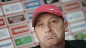 Rednic e ironic: "Vor fi suspiciuni dacă batem Timișoara! **Și meciul cu Steaua a fost blat!"