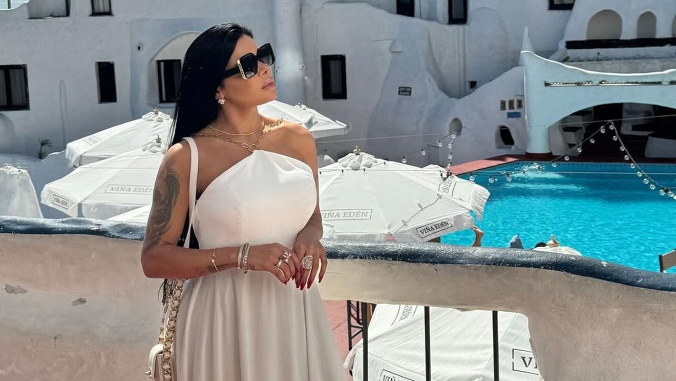 La 37 de ani, va deveni mamă și bunică în același timp. Tatăl copilului ei este un fotbalist cunoscut