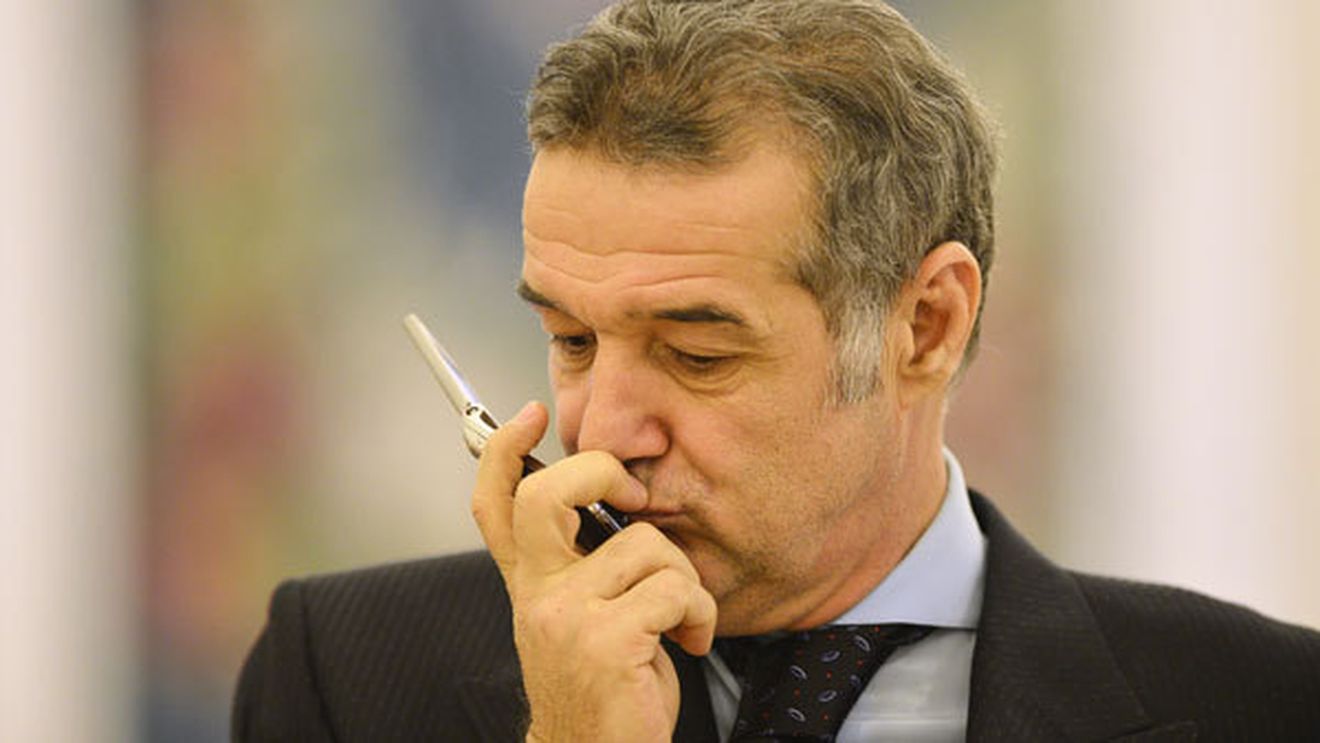 Becali nu glumește: l-a mandatat pe manager să contacteze noua țintă.** Jucătorul a fost văzut în București!** Steliștii, avertizați: "Riscați suspendarea" 