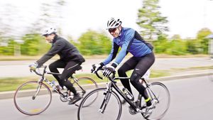 "Războinicii de birou". Corporatiștii se pregătesc de Cu Bicicleta La Mare