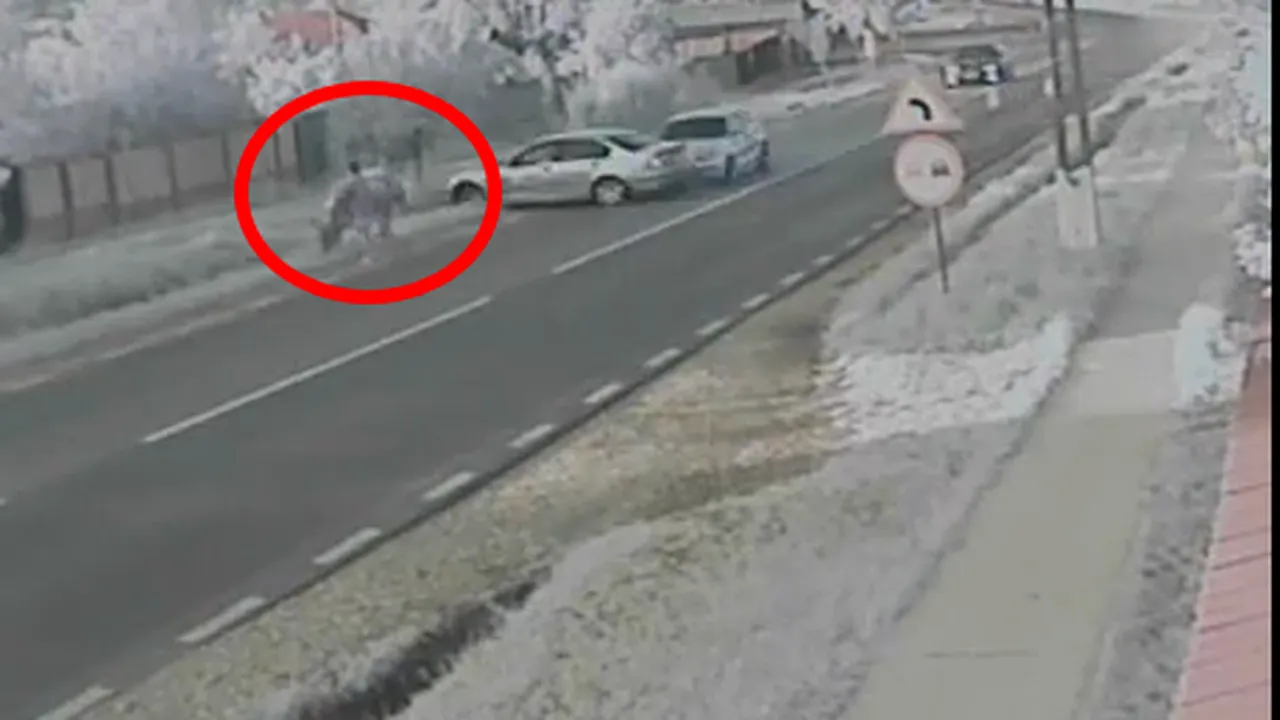 ACCIDENT ȘOCANT în România! VIDEO +18. N-au avut nicio vină și nicio șansă! ZDROBIȚI pe șosea: