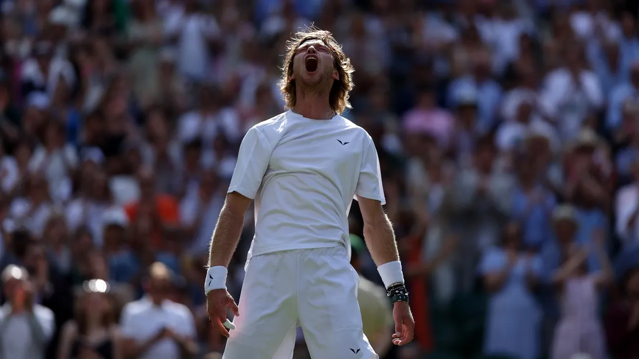 Fără precedent în istoria Wimbledon. „Cea mai norocoasă lovitură din toate timpurile”. Ce s-a întâmplat pe teren e greu de înțeles și la reluare | VIDEO