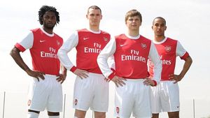 Arsenal și-a prezentat noul echipament și vrea doi jucători de la City! VEZI care sunt!