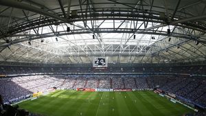 Două echipe uriașe din Europa și-au trimis oamenii la Schalke - Steaua! Suma în discuție e imensă. "Nu pot să mă gândesc acum la asta!" Pe cine vin să vadă