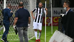 Tamaş l-a speriat: „Vino repede că Gabi dă cu capul în toate uşile de aici”