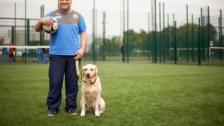 Nu mai vede de 10 ani, dar asta nu l-a oprit să devină antrenor: "Unii spun că fotbalul este doar un joc, dar pentru mine reprezintă mult mai mult"