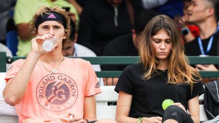 Fosta iubită a lui Zverev continuă acuzațiile: „Mi-a dat un pumn în față!" Numele lui Federer, menționat în scandal