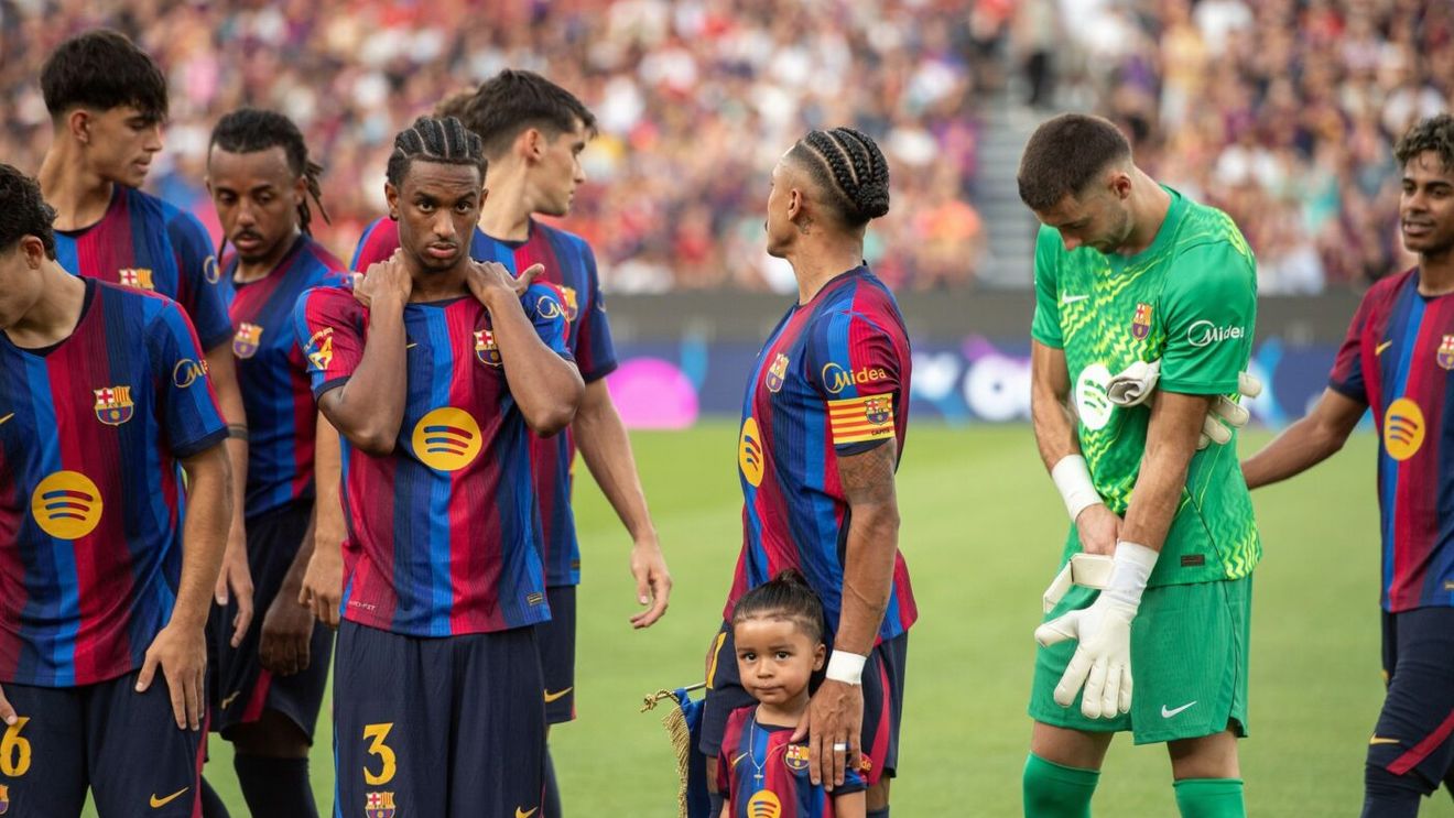 Șoc la FC Barcelona! Fotbalistul de 50.000.000 de euro, lăsat în afara lotului de Flick!