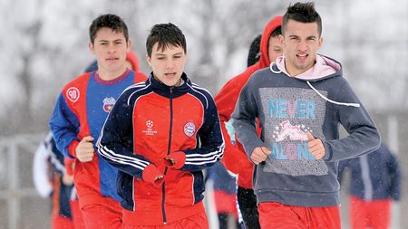 Ajax roș-albastru! Reportaj. Adversara Stelei din Europa League are o "soră" în România, la Botoroaga