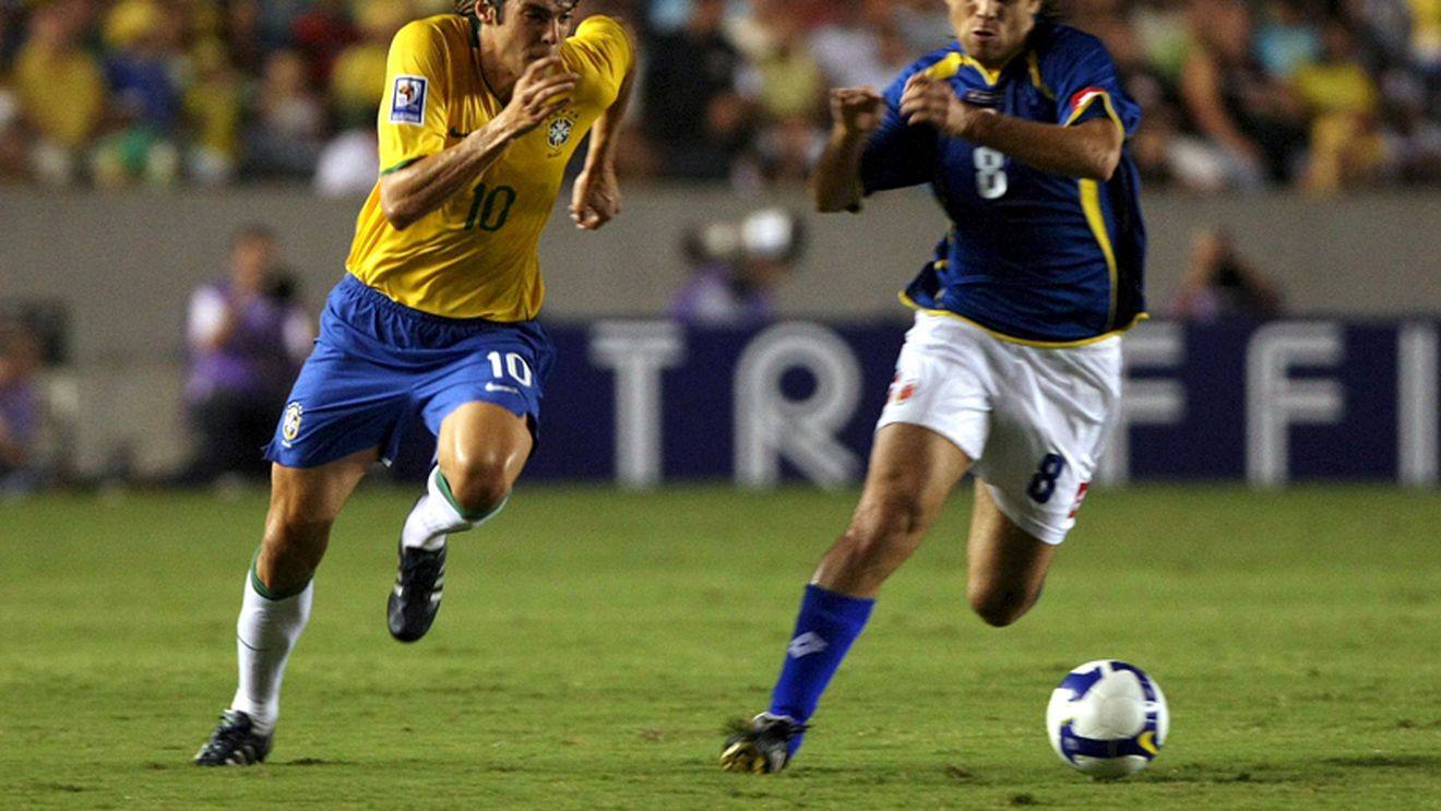 Cum au evoluat străinii noștri la naționalele lor