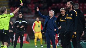 Jose Mourinho, scandal de proporții în Italia. Antrenorul l-a atacat pe arbitrul partidei Monza - AS Roma și a făcut o dezvăluire șocantă. „Am purtat microfon pe teren!”