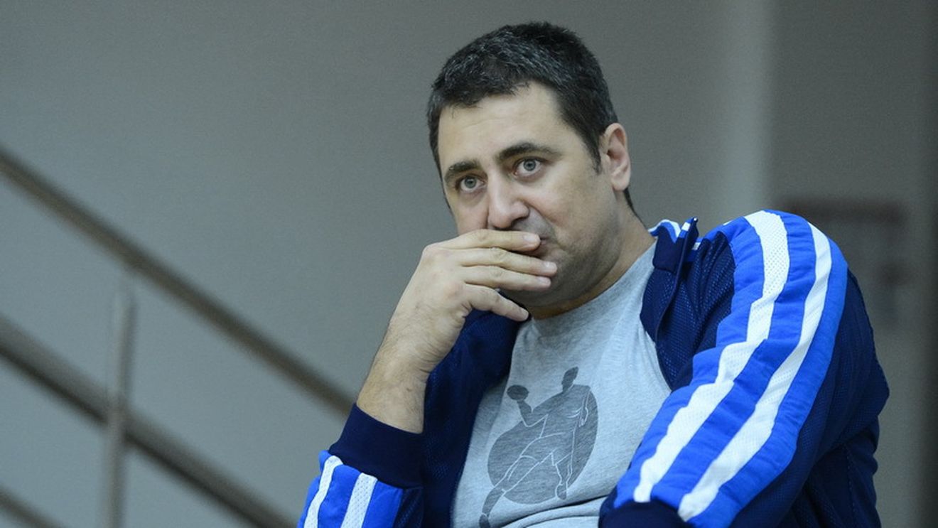 Fără critici! Federația Română de Handbal solicită 100.000 de euro daune morale unui jurnalist pentru că a făcut "mai multe aprecieri dure asupra activității lui Dedu și a membrilor Consiliului de Administrație". Reacțiile părților implicate 