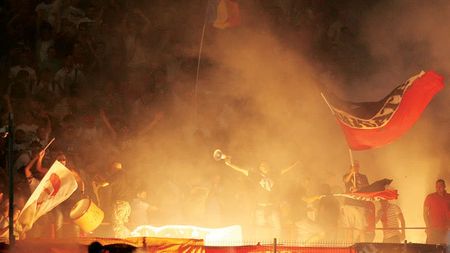 INCREDIBIL Cuplaj cu focuri de armă!** Capitala a fost transformată în câmp de luptă de către ultrașii formațiilor bucureștene